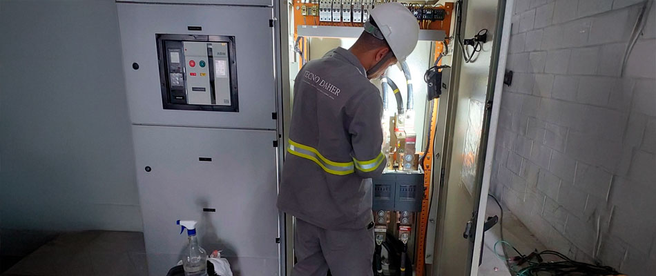 Manutenção preventiva em painéis elétricos